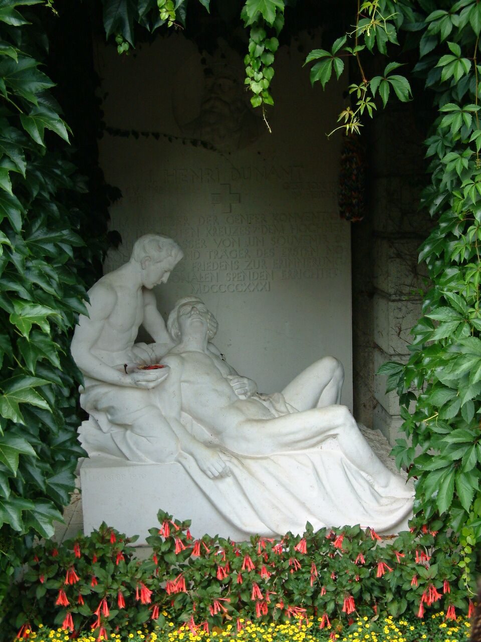 Henry Dunant tomb, Zurich, Switzerland.jpg